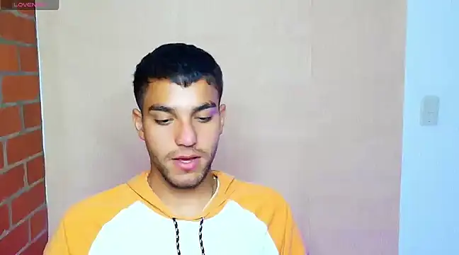 Snapshot of Leandro_valenzuela chatting on 03/04/25, 03:44 Leandro valenzuela online show from 03/04/25, 03:44