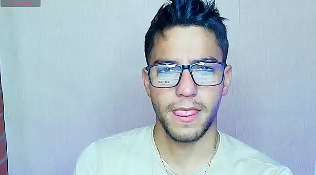 Snapshot of Leandro_valenzuela chatting on 03/04/25, 09:54 Leandro valenzuela online show from 03/04/25, 09:54