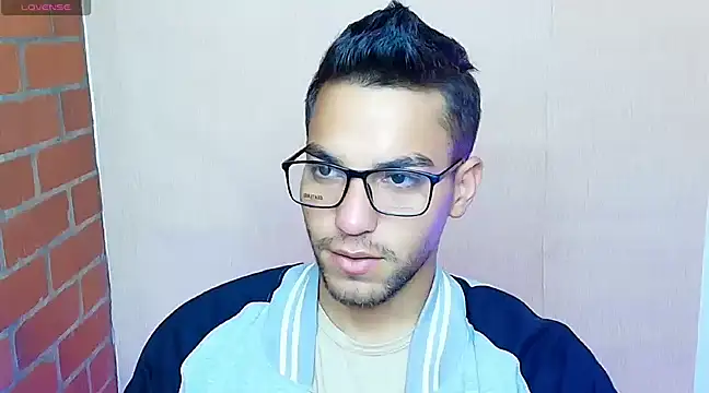 Snapshot of Leandro_valenzuela chatting on 03/05/25, 04:24 Leandro valenzuela online show from 03/05/25, 04:24