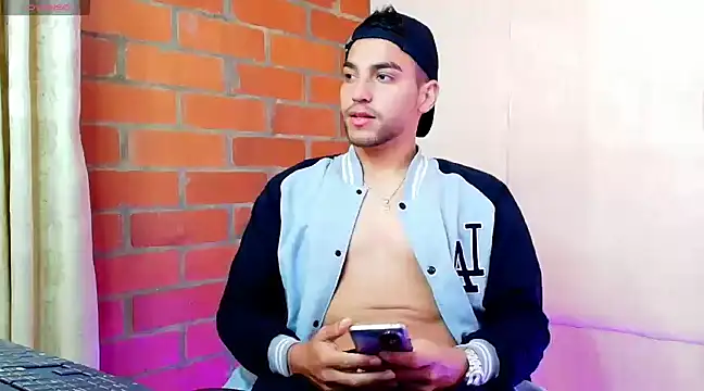 Snapshot of Leandro_valenzuela chatting on 03/06/25, 06:48 Leandro valenzuela online show from 03/06/25, 06:48