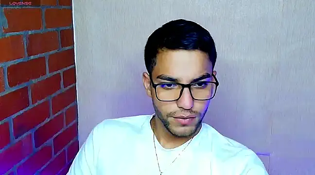 Snapshot of Leandro_valenzuela chatting on 03/07/25, 04:57 Leandro valenzuela online show from 03/07/25, 04:57