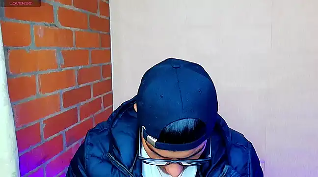 Snapshot of Leandro_valenzuela chatting on 03/07/25, 12:45 Leandro valenzuela online show from 03/07/25, 12:45