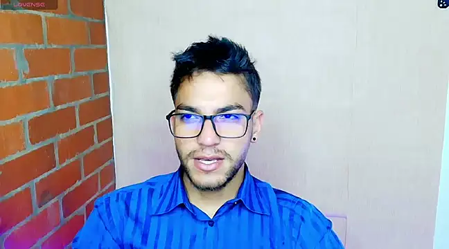 Snapshot of Leandro_valenzuela chatting on 03/13/25, 03:44 Leandro valenzuela online show from 03/13/25, 03:44