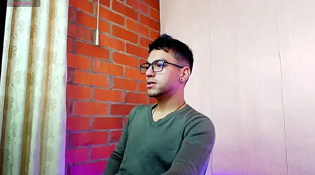 Snapshot of Leandro_valenzuela chatting on 03/13/25, 03:39 Leandro valenzuela online show from 03/13/25, 03:39