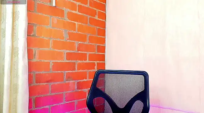 Snapshot of Leandro_valenzuela chatting on 03/13/25, 08:32 Leandro valenzuela online show from 03/13/25, 08:32