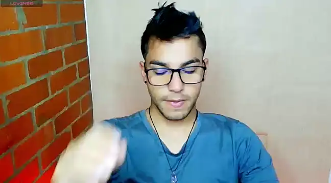 Snapshot of Leandro_valenzuela chatting on 03/13/25, 11:38 Leandro valenzuela online show from 03/13/25, 11:38