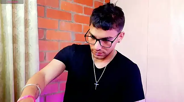 Snapshot of Leandro_valenzuela chatting on 03/14/25, 09:00 Leandro valenzuela online show from 03/14/25, 09:00