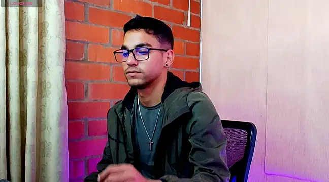 Snapshot of Leandro_valenzuela chatting on 03/15/25, 09:27 Leandro valenzuela online show from 03/15/25, 09:27