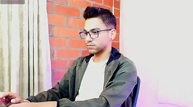 Snapshot of Leandro_valenzuela chatting on 03/17/25, 06:11 Leandro valenzuela online show from 03/17/25, 06:11