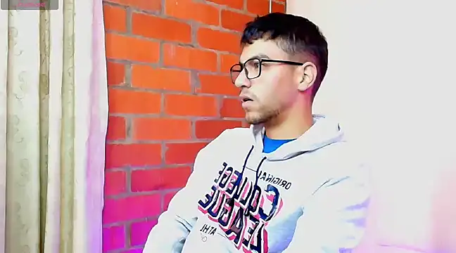 Snapshot of Leandro_valenzuela chatting on 03/18/25, 02:26 Leandro valenzuela online show from 03/18/25, 02:26