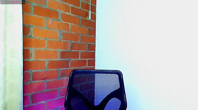 Snapshot of Leandro_valenzuela chatting on 03/21/25, 11:12 Leandro valenzuela online show from 03/21/25, 11:12