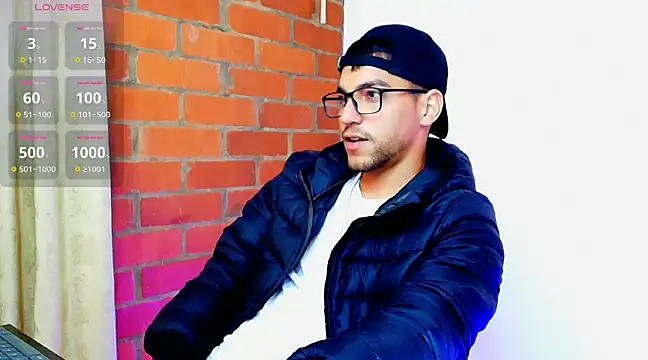 Snapshot of Leandro_valenzuela chatting on 03/21/25, 02:18 Leandro valenzuela online show from 03/21/25, 02:18