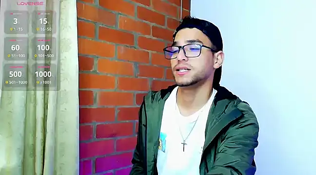 Snapshot of Leandro_valenzuela chatting on 03/22/25, 12:14 Leandro valenzuela online show from 03/22/25, 12:14