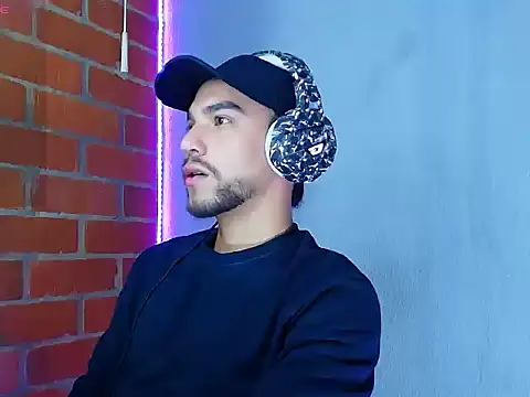 Snapshot of Leandro_valenzuela chatting on 09/17/25, 09:00 Leandro valenzuela online show from 09/17/25, 09:00