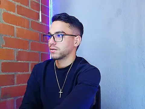 Snapshot of Leandro_valenzuela chatting on 09/21/25, 05:03 Leandro valenzuela online show from 09/21/25, 05:03