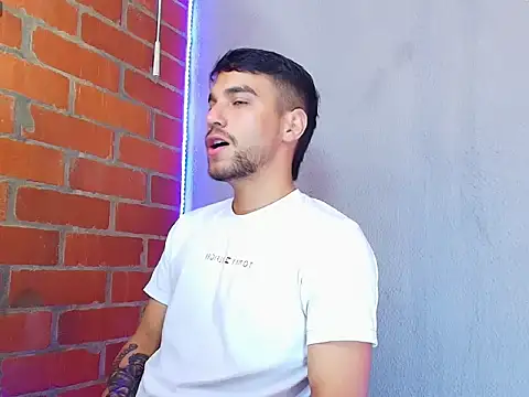 Snapshot of Leandro_valenzuela chatting on 10/01/25, 05:52 Leandro valenzuela online show from 10/01/25, 05:52