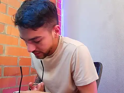 Snapshot of Leandro_valenzuela chatting on 10/04/25, 08:07 Leandro valenzuela online show from 10/04/25, 08:07