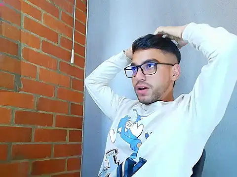 Snapshot of Leandro_valenzuela chatting on 10/12/25, 08:41 Leandro valenzuela online show from 10/12/25, 08:41