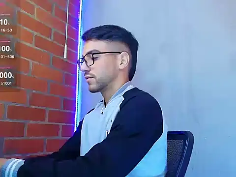 Snapshot of Leandro_valenzuela chatting on 10/13/25, 03:12 Leandro valenzuela online show from 10/13/25, 03:12