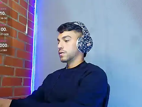 Snapshot of Leandro_valenzuela chatting on 10/14/25, 03:18 Leandro valenzuela online show from 10/14/25, 03:18