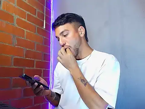 Snapshot of Leandro_valenzuela chatting on 10/20/25, 11:05 Leandro valenzuela online show from 10/20/25, 11:05