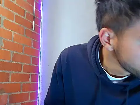 Snapshot of Leandro_valenzuela chatting on 10/23/25, 07:01 Leandro valenzuela online show from 10/23/25, 07:01