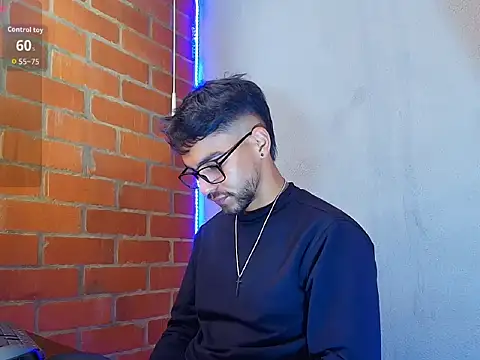 Snapshot of Leandro_valenzuela chatting on 10/29/25, 03:25 Leandro valenzuela online show from 10/29/25, 03:25