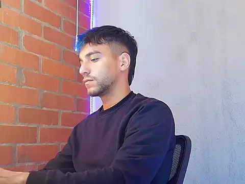 Snapshot of Leandro_valenzuela chatting on 11/07/25, 04:07 Leandro valenzuela online show from 11/07/25, 04:07