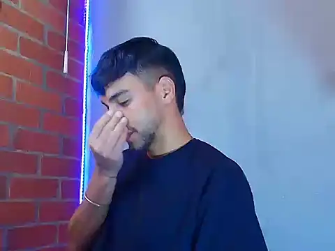 Snapshot of Leandro_valenzuela chatting on 11/10/25, 03:00 Leandro valenzuela online show from 11/10/25, 03:00