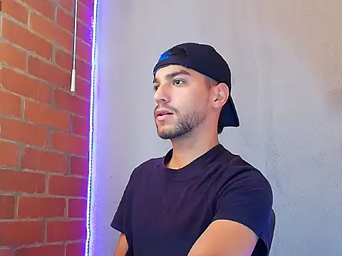 Snapshot of Leandro_valenzuela chatting on 11/11/25, 03:56 Leandro valenzuela online show from 11/11/25, 03:56