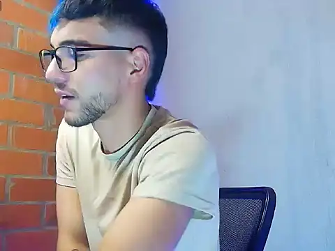 Snapshot of Leandro_valenzuela chatting on 11/13/25, 08:08 Leandro valenzuela online show from 11/13/25, 08:08