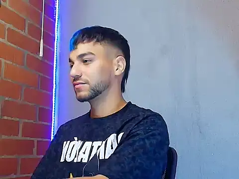 Snapshot of Leandro_valenzuela chatting on 11/14/25, 04:17 Leandro valenzuela online show from 11/14/25, 04:17