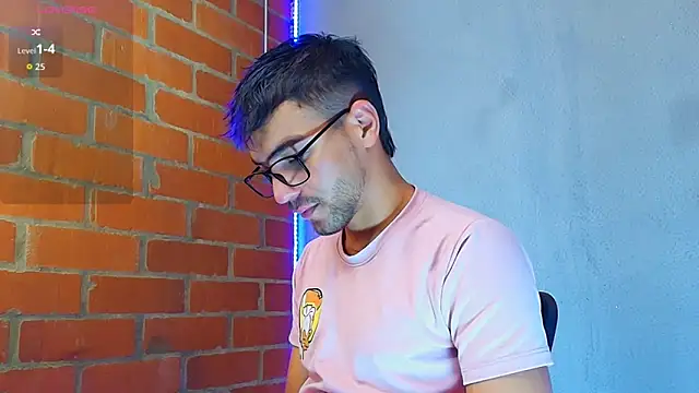 Snapshot of Leandro_valenzuela chatting on 11/25/25, 07:47 Leandro valenzuela online show from 11/25/25, 07:47