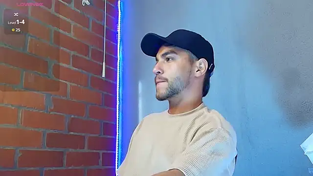 Snapshot of Leandro_valenzuela chatting on 12/02/25, 09:21 Leandro valenzuela online show from 12/02/25, 09:21