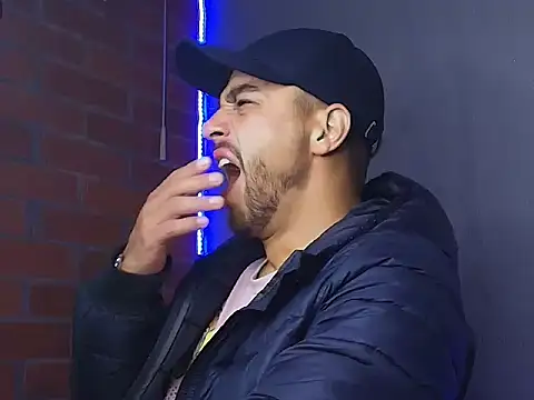 Snapshot of Leandro_valenzuela chatting on 03/05/26, 04:41 Leandro valenzuela online show from 03/05/26, 04:41