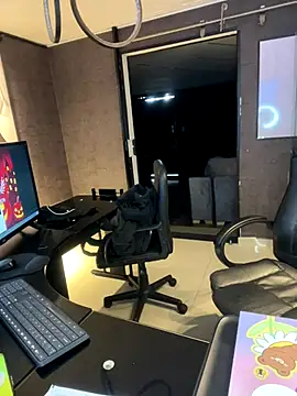 ElaaPerez online show from 10/28/25, 05:59