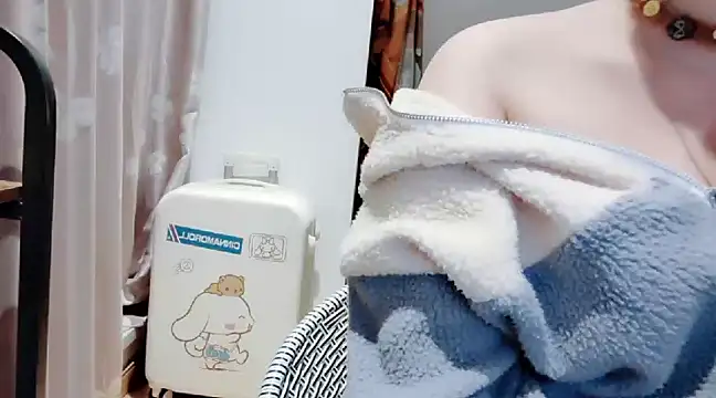 Snapshot of arena1357 chatting on 12/10/24, 03:01 arena1357 online show from 12/10/24, 03:01