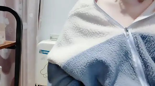 Snapshot of arena1357 chatting on 12/19/24, 11:18 arena1357 online show from 12/19/24, 11:18