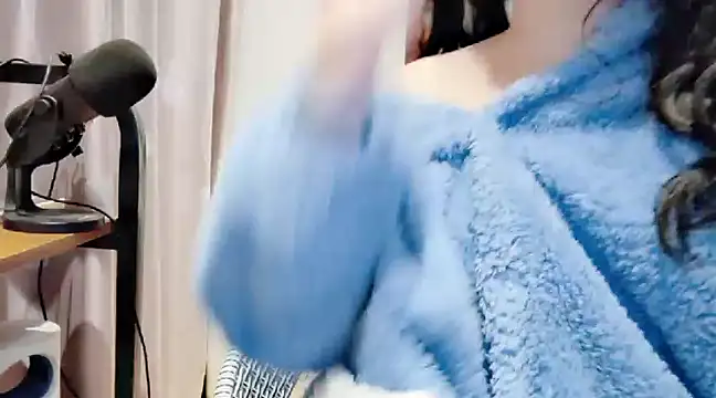 Snapshot of arena1357 chatting on 02/11/25, 04:35 arena1357 online show from 02/11/25, 04:35