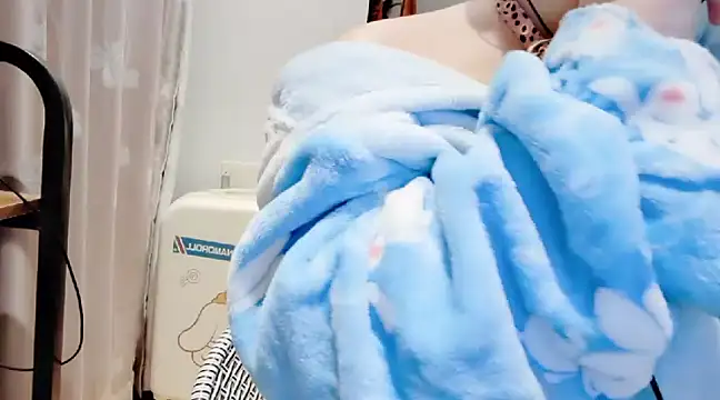 Snapshot of arena1357 chatting on 02/15/25, 04:01 arena1357 online show from 02/15/25, 04:01