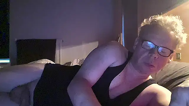 Snapshot of kinkyslet8 chatting on 10/13/25, 06:57 kinkyslet8 online show from 10/13/25, 06:57