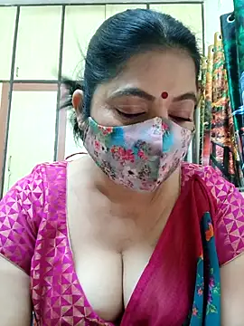 Snapshot of Ratna-777 chatting on 10/13/25, 05:57 Ratna-777 online show from 10/13/25, 05:57