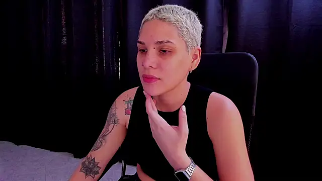 Charlee pink online show from 09/19/25, 03:13