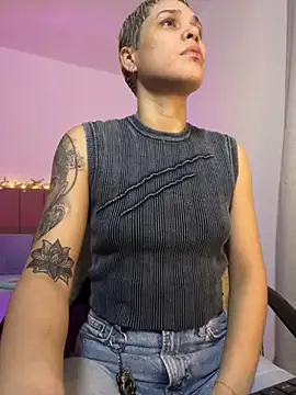 Charlee pink online show from 10/13/25, 04:34