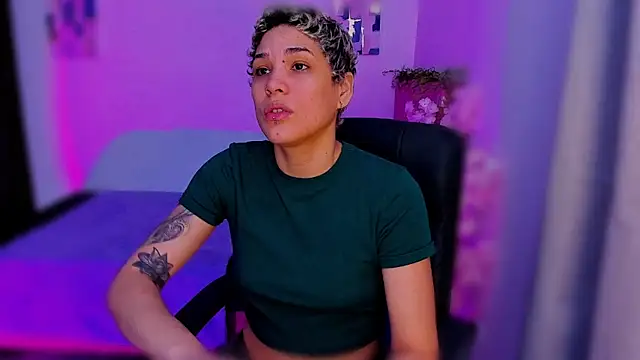 Charlee pink online show from 11/24/25, 08:19