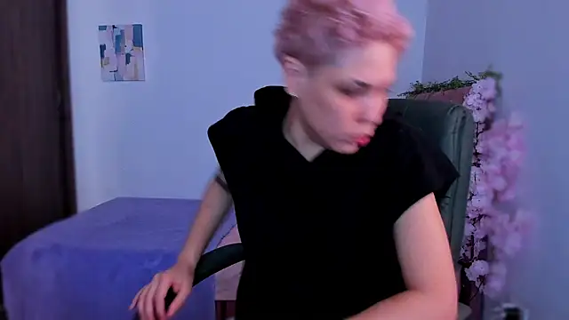 Charlee pink online show from 12/17/25, 05:30