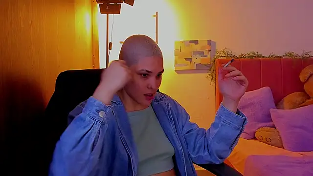 Charlee pink online show from 03/31/26, 03:34