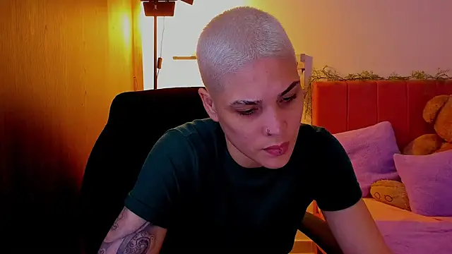 Charlee pink online show from 04/01/26, 03:40