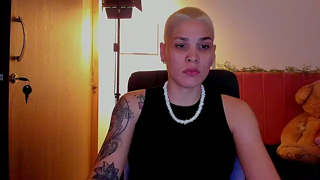 Charlee pink online show from 04/15/26, 03:57