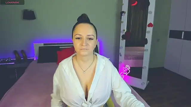 AngellLika online show from 11/16/25, 05:13